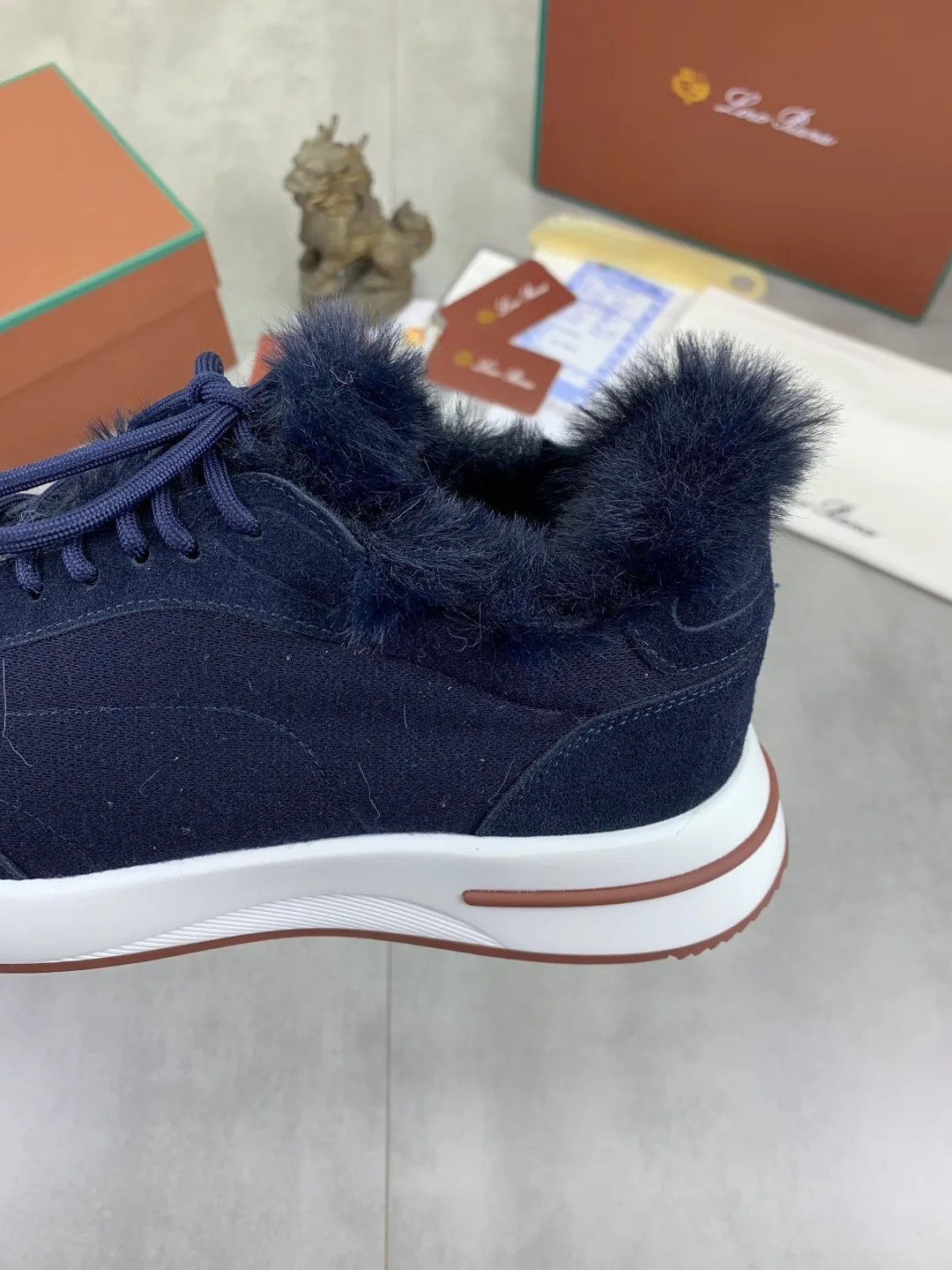 Men's Men's Shoes 💰P460 New Style 💰Mauri The latest casual shoes Loro Piana 💯Top grade💯Buy the original copy💯 Founded the existing Loro Piana company on April 24, 1924. It is now the sixth generation of family business, providing top quality products to customers who are discerning about taste and quality. Imported original fly woven fabric with cowhide fabric, plain calfskin lining. Hand-sewn thread with cowhide feet. Original packaging. High-end outsole. Size: 38-44 (customized for 45 and 46). 5️⃣ colors available.